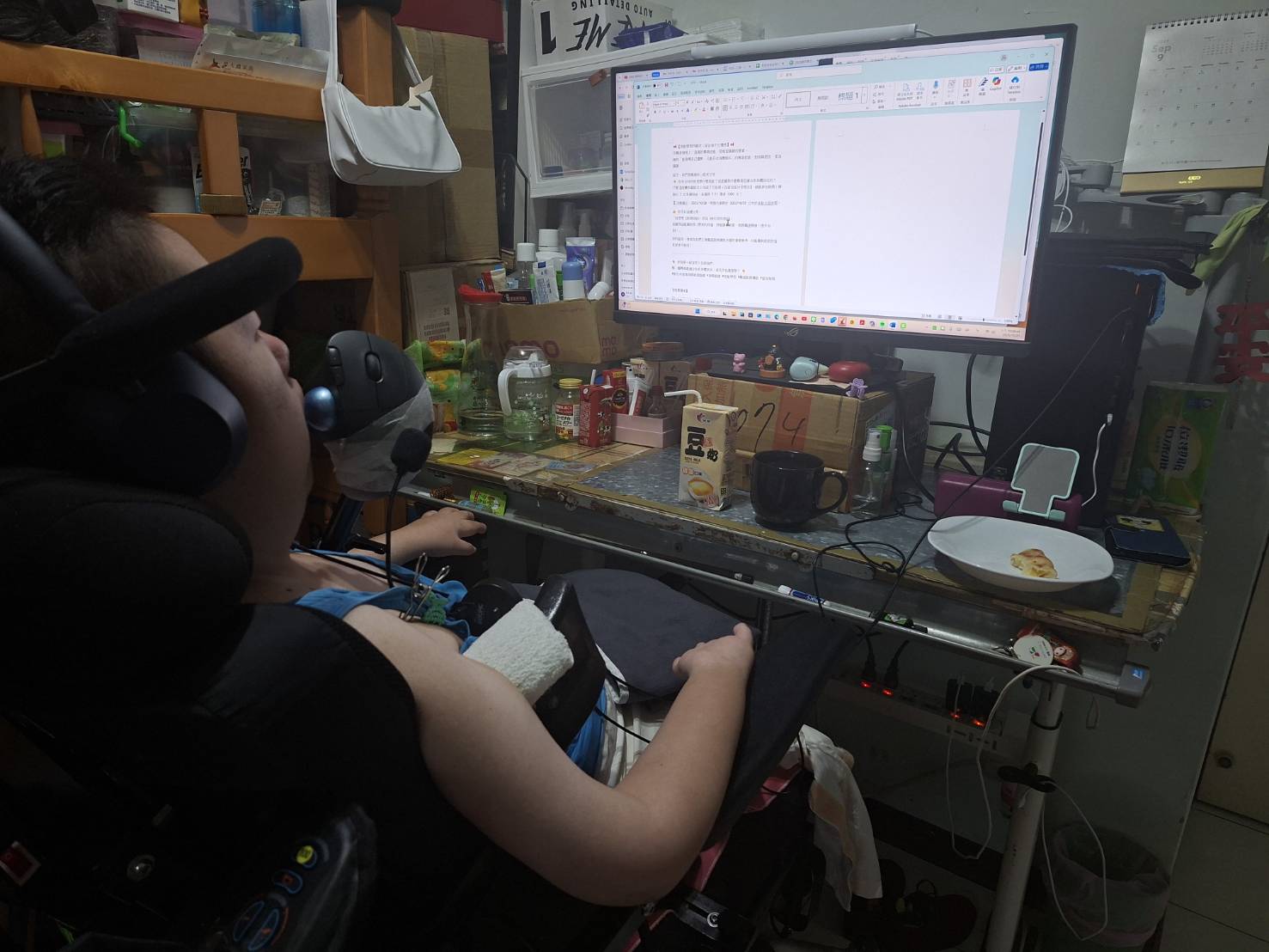 黃瀅芝採居家上班模式，從企畫到社群貼文，她都能獨立作業。（照片：黃瀅芝提供）