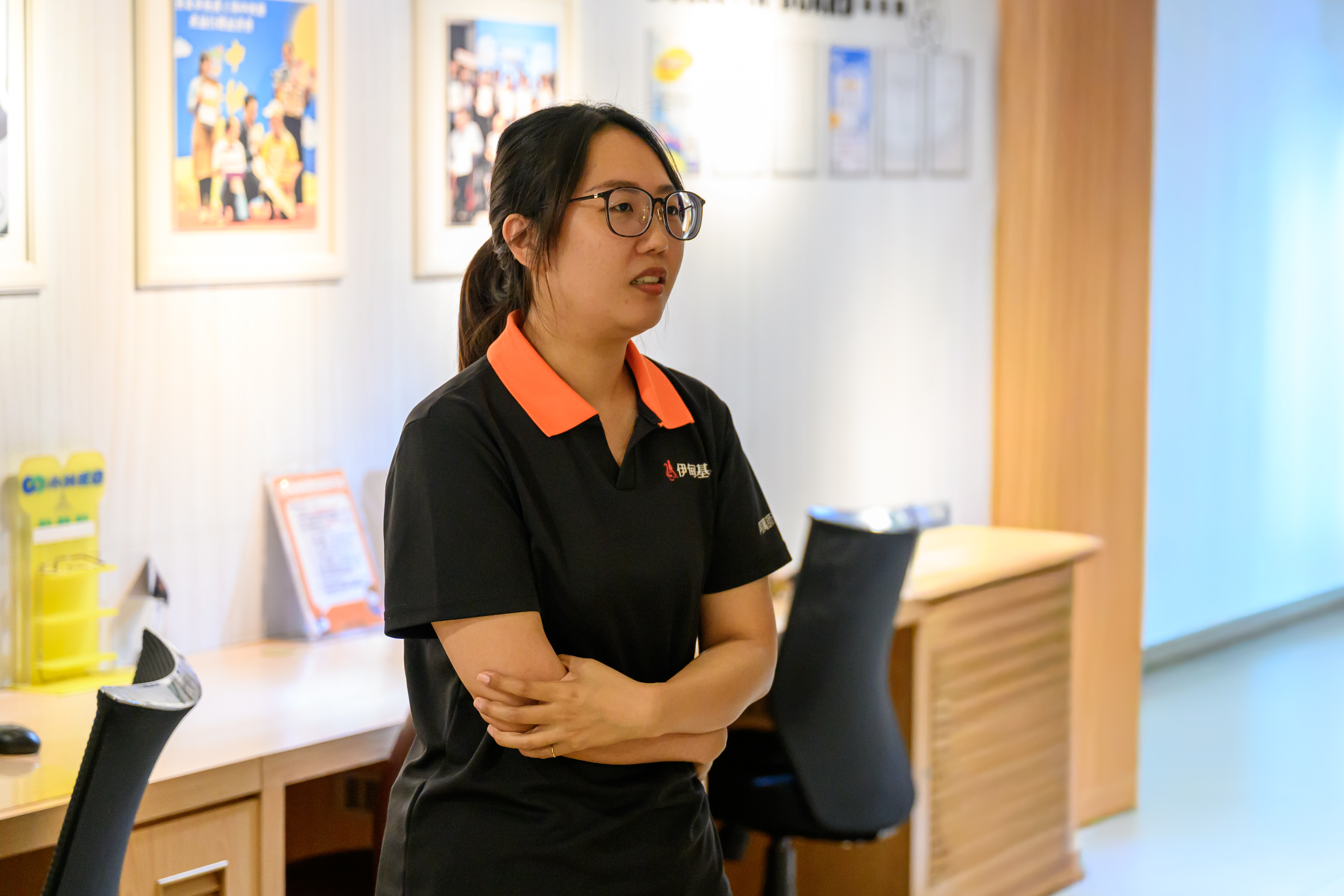 蔡依靜協助庇護員工在工作中累積實務能力,邁向更獨立的生活。