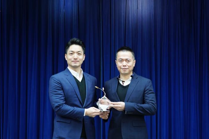 市長與威合股份有限公司代表人合照